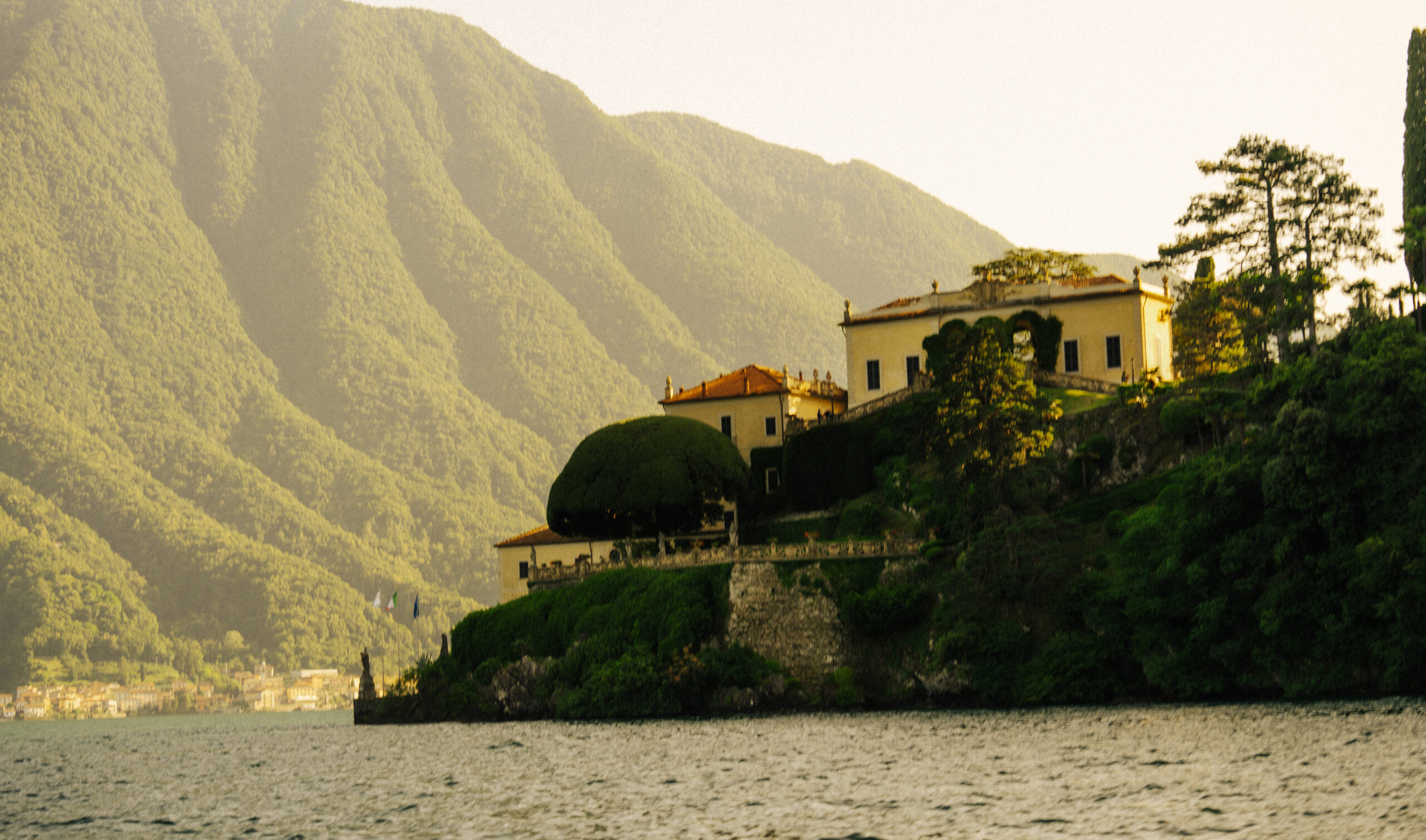 A few buildings on the shores of Lake Como.