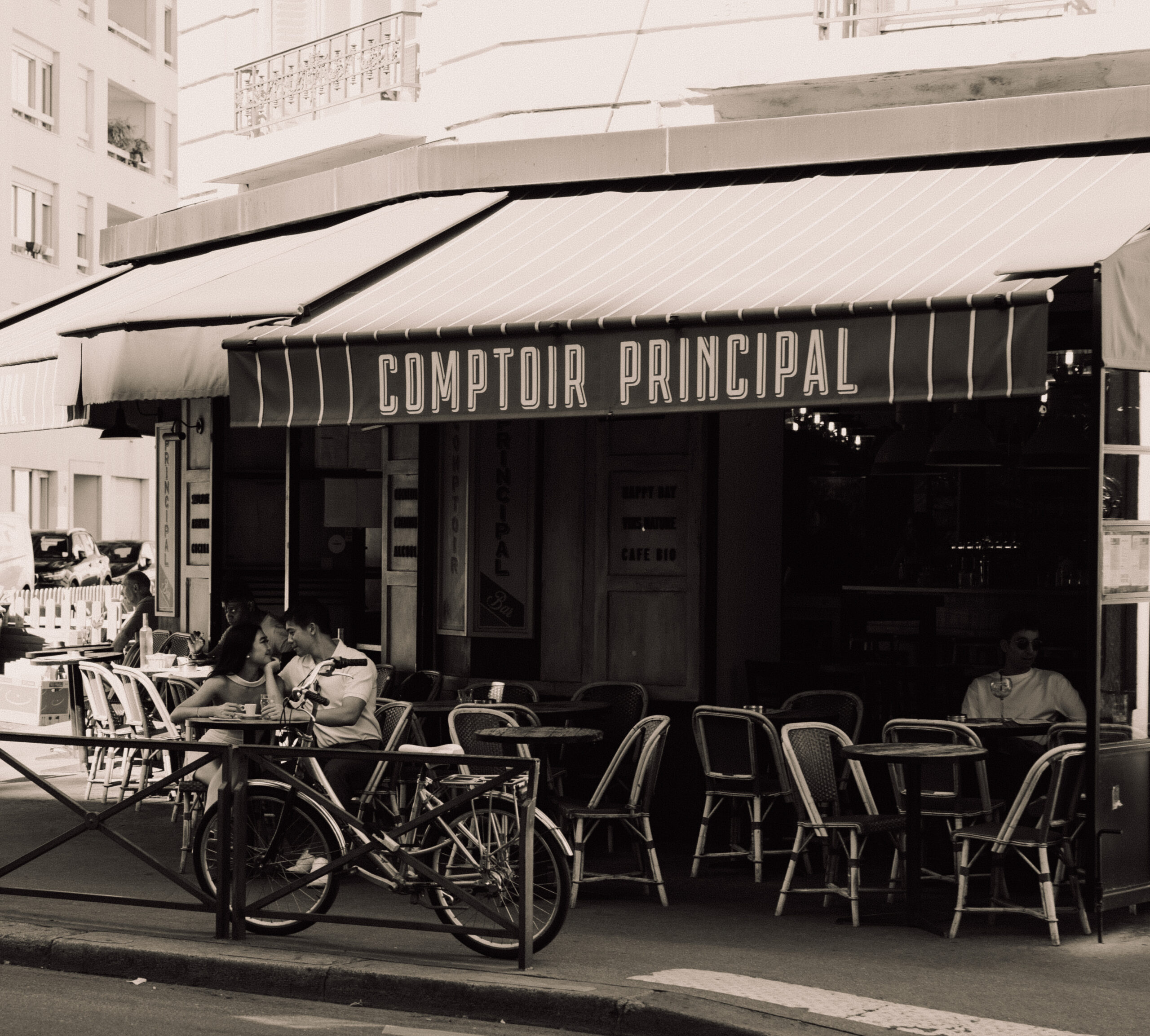 A cinematic photo of a couple in a cafe in Paris.